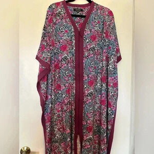 Ellen Tracy Caftan Robe in Floral & Paisley Print in Size S/M